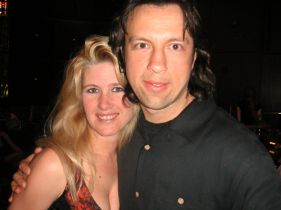 With Ja-lo out of the picture, Mike & "Laura Dern" pose for the paparazzi
