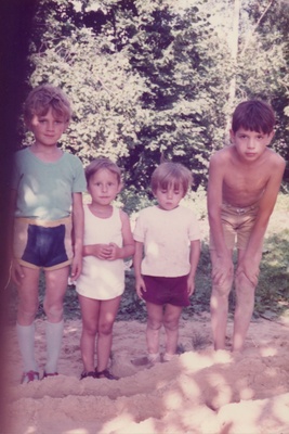 1982 Krzysiek, Sylwia, Andrzej i Jozio w Slawatycze